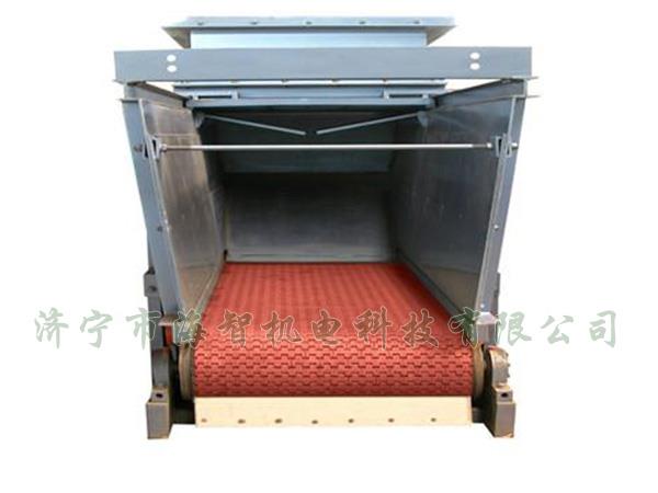 防腐蝕帶式（甲帶）給料機(jī)采用了防打滑膠帶，防止在物料輸送過程中造成撒料后果